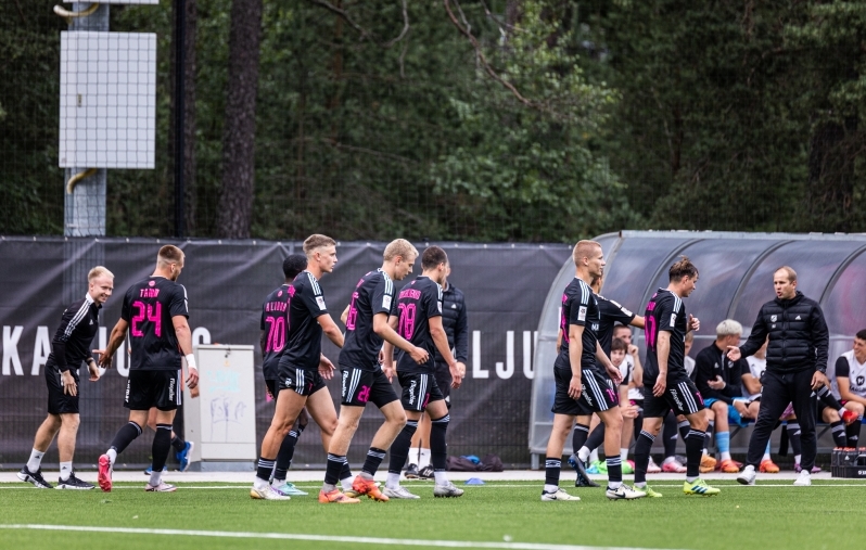 Nõmme Kalju noor meeskond noore treeneri juhendamisel. Foto: Jana Pipar