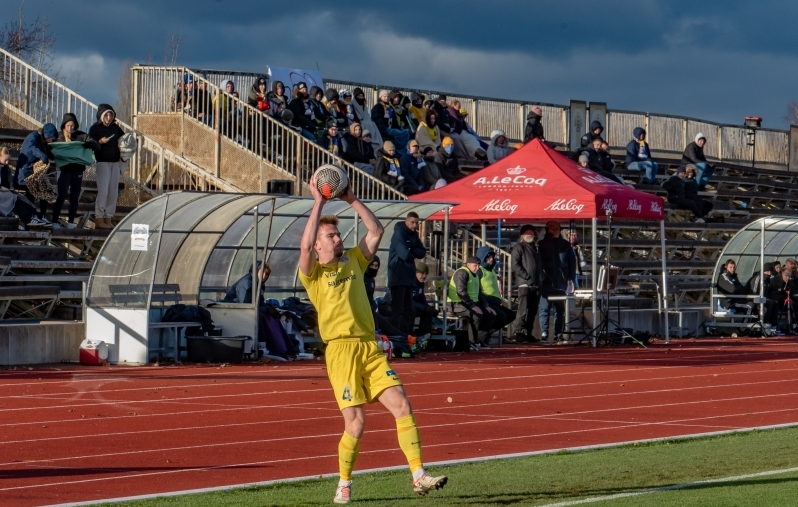 FC Kuressaare ei saanud püsimajäämisheitluses kodupublikult kuigi suurt tuge. Foto: Allan Mehik