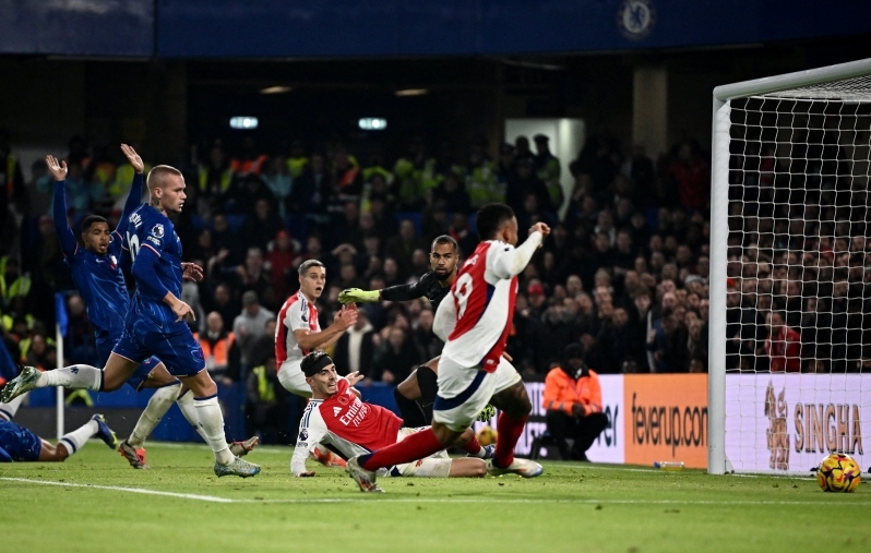 Stamford Bridge'il võidupõuda pikendanud Arsenal jääb taga kiruma nii nappe sentimeetreid kui hiiglaslikke meetreid