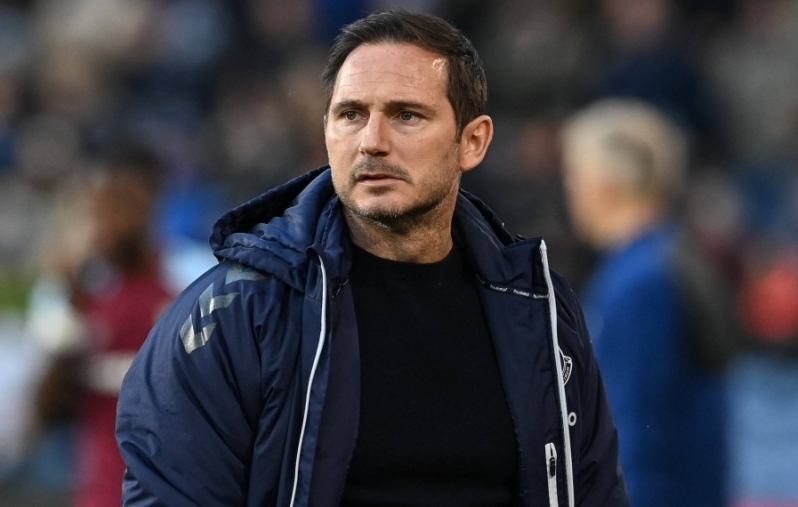 Lampard on naasmas treeneritööle Inglismaa esiliigasse endise Manchester Unitedi ründaja asemel 