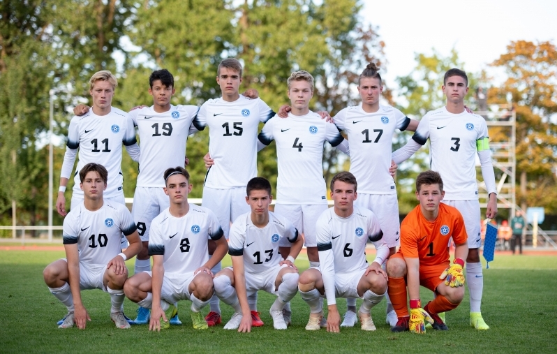 Eesti U17 koondise algkoosseis Hispaania vastu. Esireas vasakult Nikita Ivanov, Andrei Smirnov, Martin Vetkal, Karl Gustav Kokka, Maico Rimmel. Tagareas vasakult Danil Kuraksin, Taaniel Usta, Erko Jonne Tõugjas, Rasmus Kallas, Sten Jakob Viidas, Maksim Paskotši. Foto: Liisi Troska/jalgpall.ee