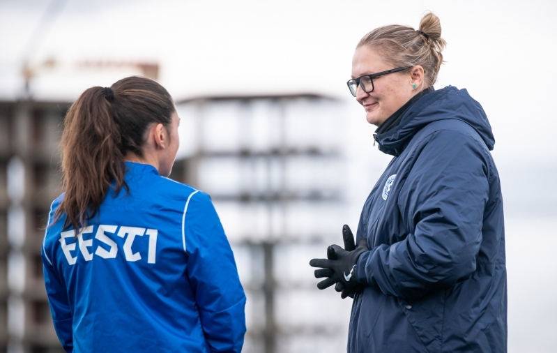 Ilmataat kiusab Eestit, aga Ševoldajeva on optimistlik: oluline, et mängijad ei nooguta kaasa, vaid saavad ideedest aru  (galerii treeningult!) 