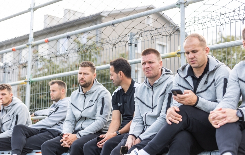 Nii Nuuma kui Silva (vasakult vastavalt kolmas ja neljas) said möödunud aasta lõpus kätte UEFA Pro kursuse diplomi. Pildil on nad koos kaasteeliste Marti Pähna, Jaanus Reiteli ning Nikita Andrejeviga. Foto: Brit Maria Tael