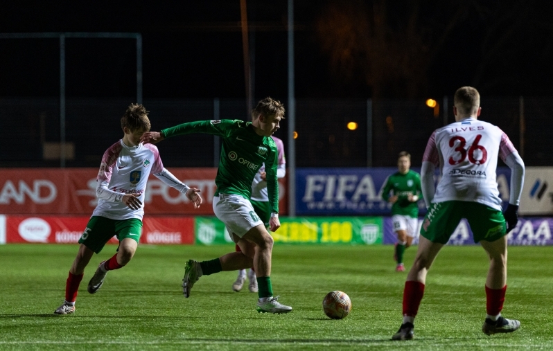 Markus Johannes Leivategija (palliga) mullu Flora U21 - Elva mängus. Foto: Katariina Peetson / jalgpall.ee