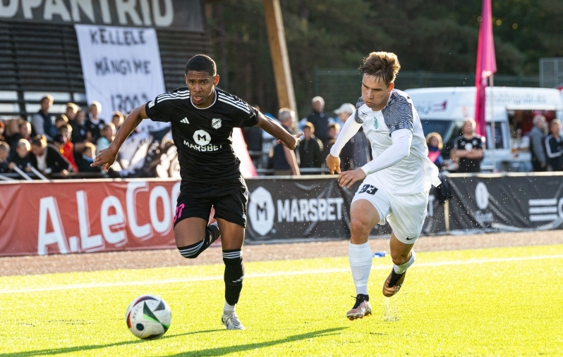 Sten Patrick Prunn (paremal) mullu Nõmme Kalju - FC Flora mängus. Foto: Katariina Peetson / jalgpall.ee