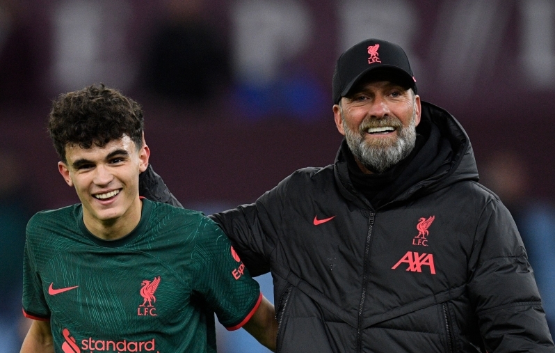 Stefan Bajcetic ja Jürgen Klopp. Foto: Scanpix / Oli Scarff / AFP