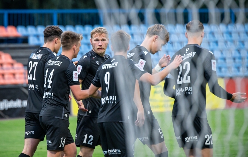 Ats Purje hoiab kogenud mängijate lippu Tallinna Kalevis kõrgel. Foto: Liisi Troska / jalgpall.ee