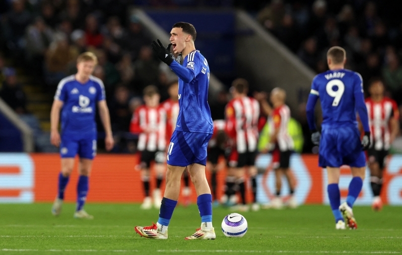 Leicester sai koduplatsil kaela Premier League'i antirekordi, vihmasaju ja vilekoori