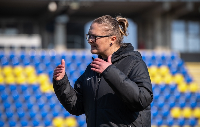 Eesti koondise peatreener Aleksandra Ševoldajeva. Foto: Liisi Troska / jalgpall.ee