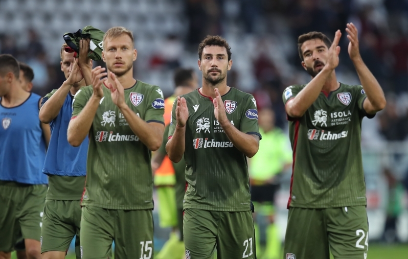 Artur Ionita (keskel) ja Ragnar Klavan olid Cagliaris kahel hooajal meeskonnakaaslased. Foto: Scanpix / Jonathan Moscrop / imago images / Sportimage