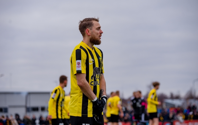 Sander Kapper oli enne Pärnu Vapruse kõnet lähedal müügitööle. Foto: Svetlana Valijeva