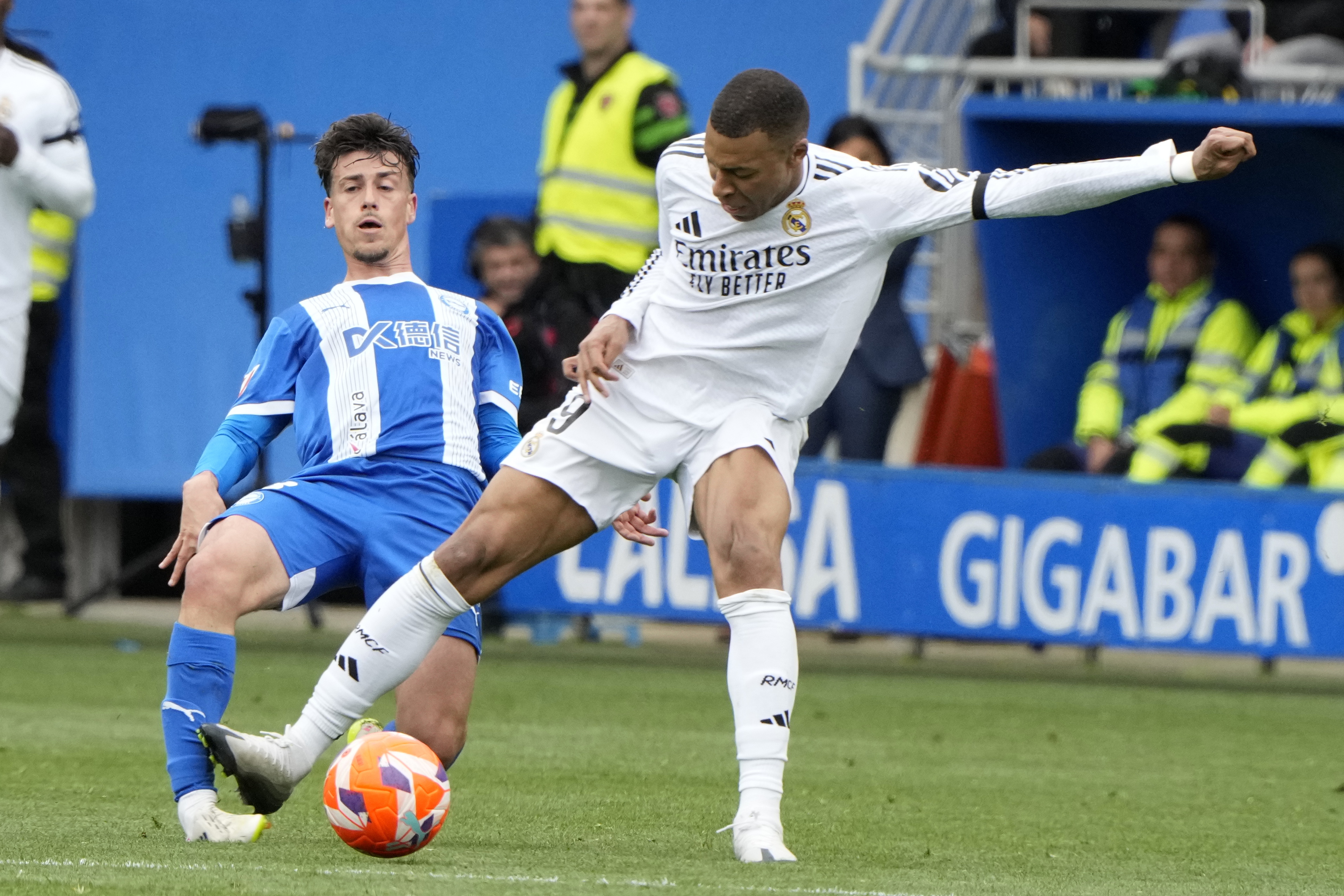 Närvid korras? Lõhkuma kukkunud Mbappe saadeti juba avapoolajal rahunema, Real päästis siiski võidu
