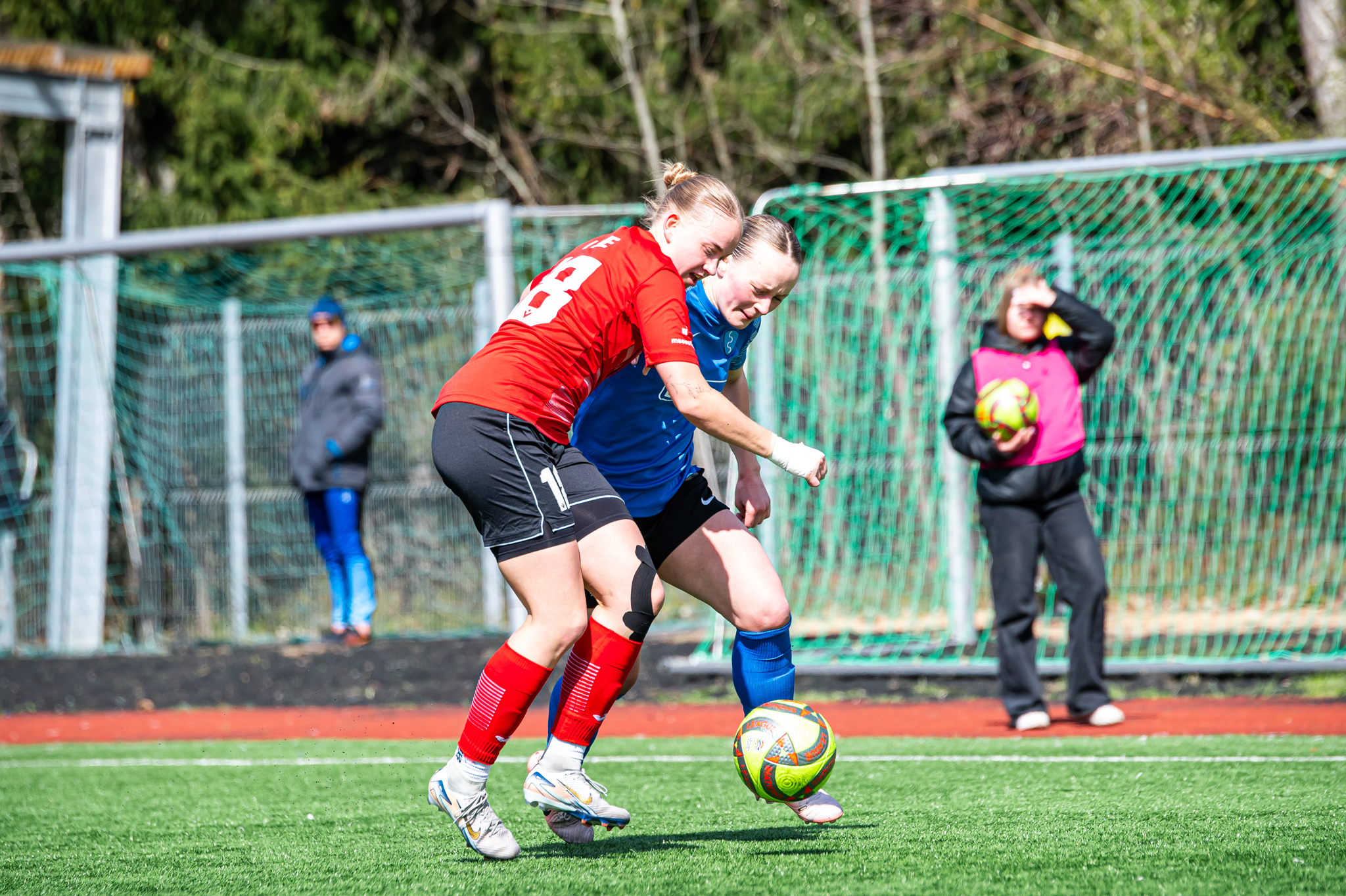 VAATA JÄRELE: Saku pööras Viimsi vastu kaotusseisu võiduks, Flora lõi Kalevile kuus vastuseta väravat