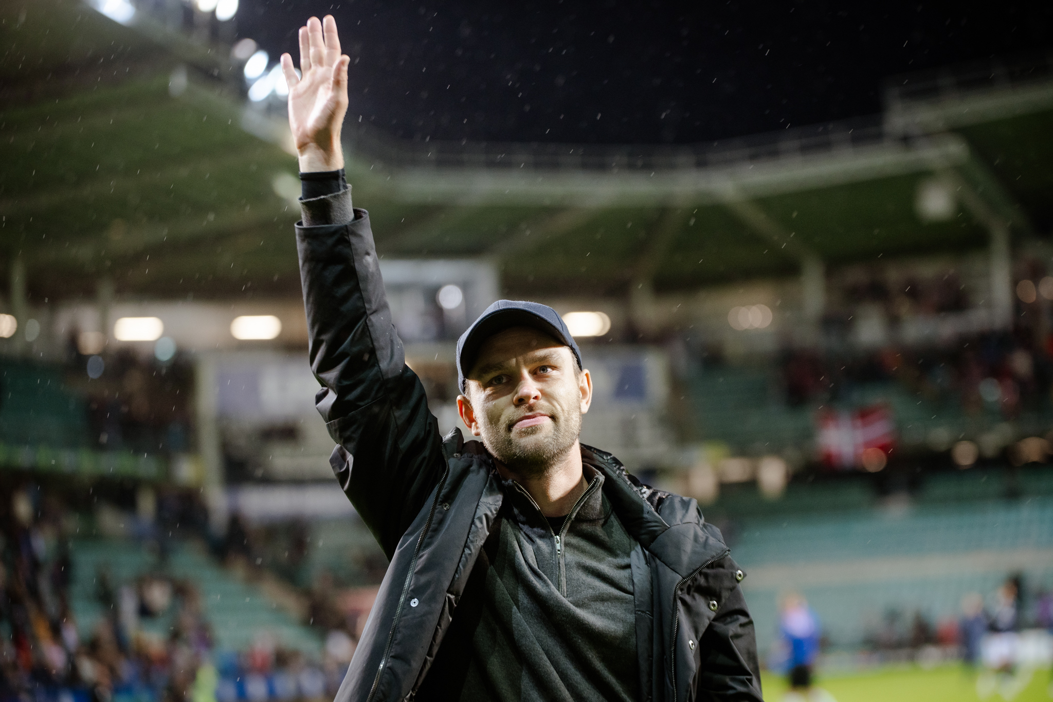 Kuidas lahkuda platsilt pea püsti? Foto: Liisi Troska / jalgpall.ee