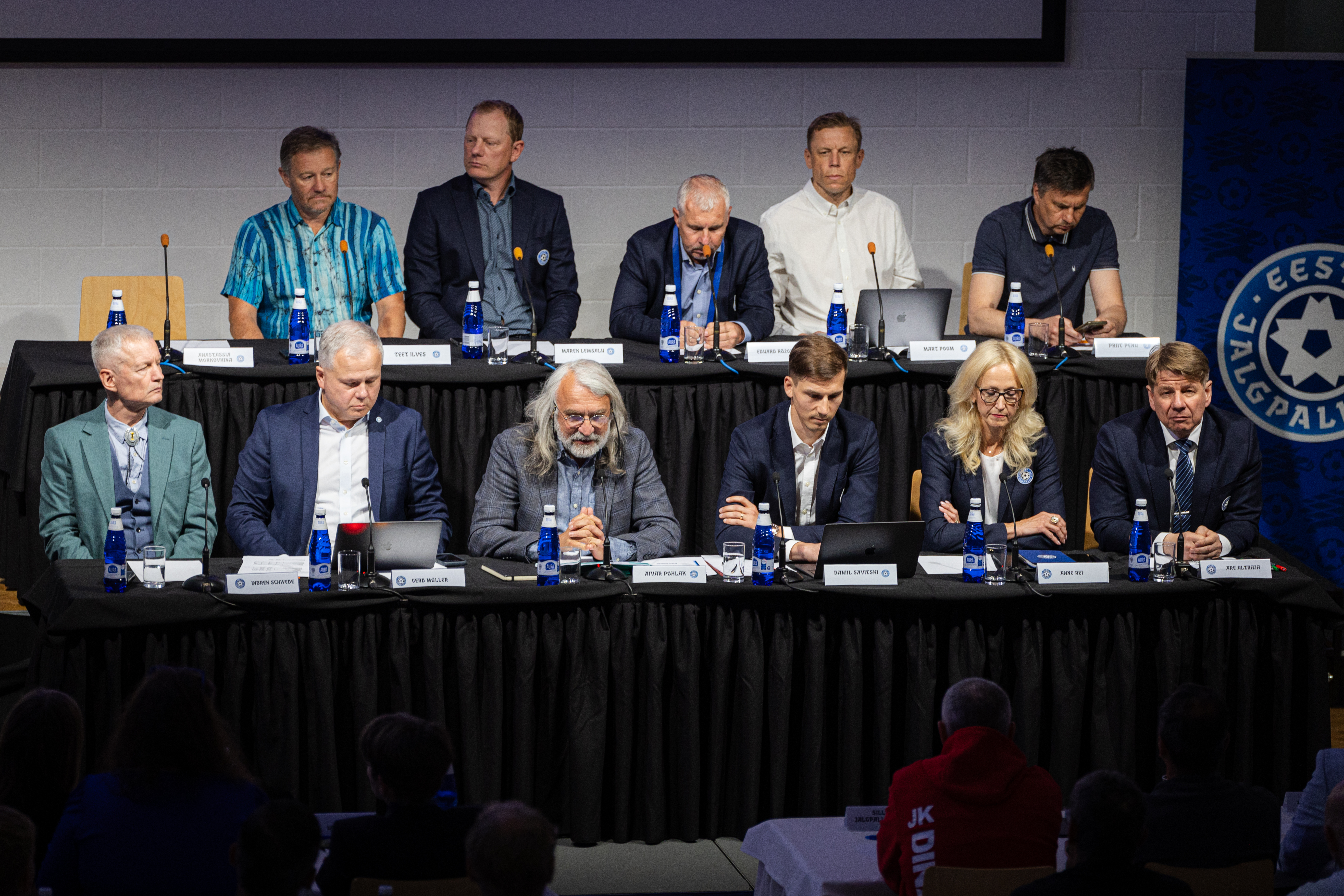 Pikk ette (ja ise järele) | Tulge vähemalt kohale?! Läbikukkunud üldkogu süvendas usalduskriisi