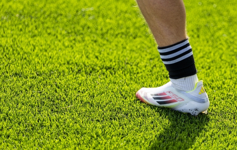 Imepisikesed kaitsmed ja väga madalale tõmmatud sokid on jalgpallis muutunud trendiks nii Eestis kui ka mujal maailmas. Foto: Katariina Peetson / jalgpall.ee