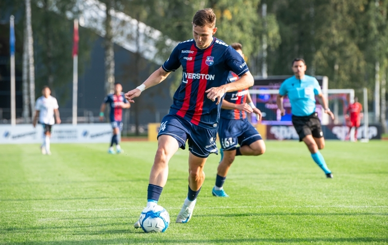 Tillukeste säärekaitsmetega Robi Saarma. Foto: Liisi Troska / jalgpall.ee