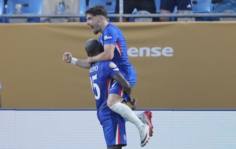 Chelsea murdis Benfica lisaajal, Palmeiras napilt edasi