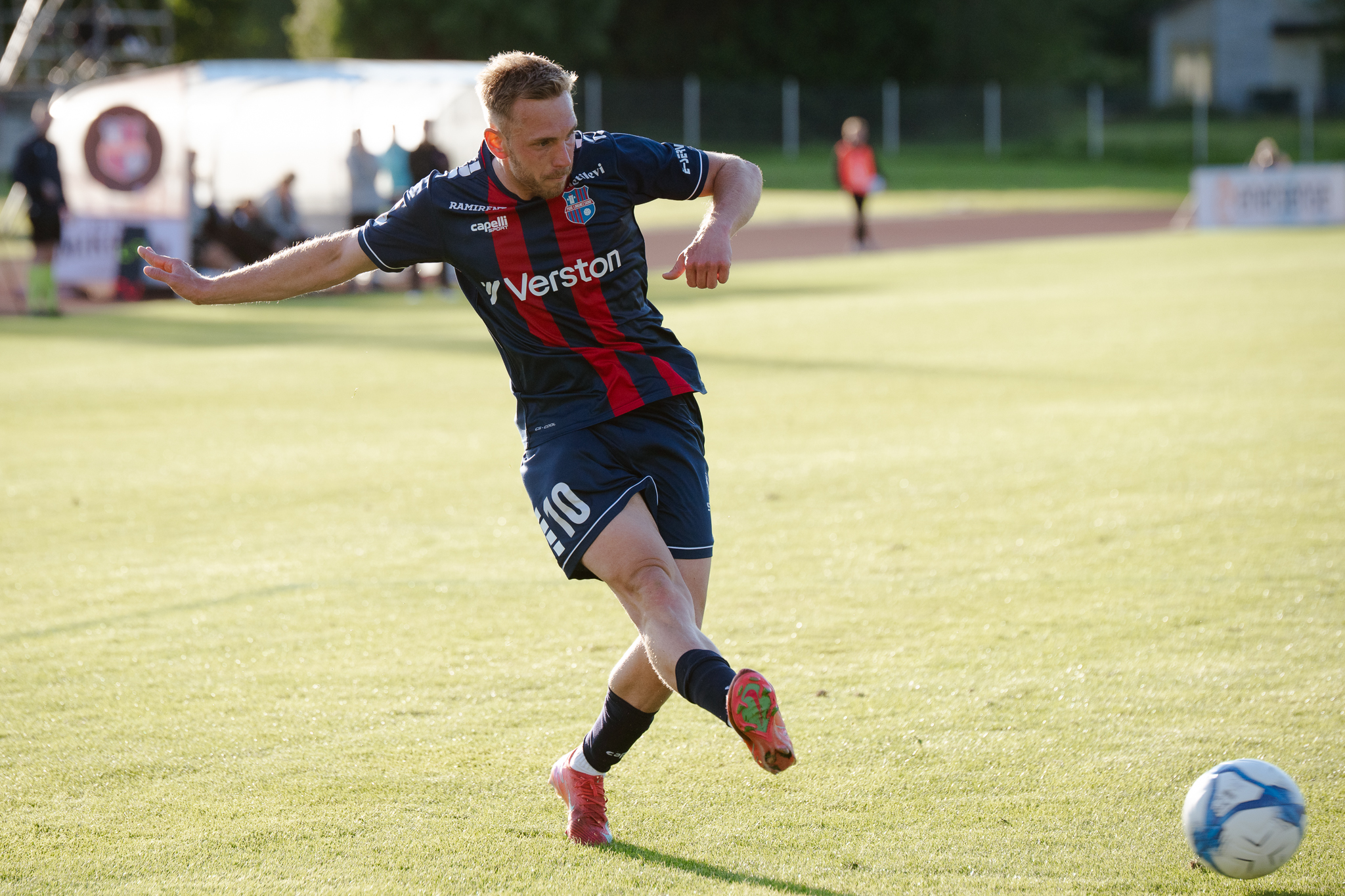 Kahe punase kaardiga karikamängus saatis edu Paidet, Vapruse õhtu oli ootamatult raske