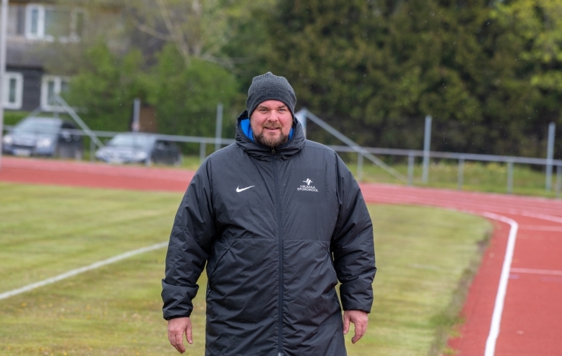 FC Hiiumaa peatreener Mario Degtjov on alati hingega asja juures. Foto: Mihkel Naukas