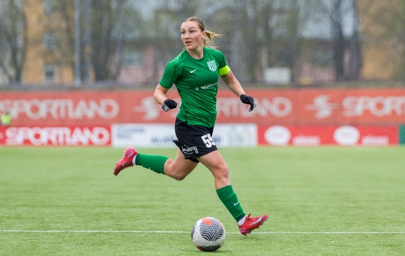 Lisette Tammik on kaks kuud nõudnud jalavigastuse järel alles vormi kogumas. Eemale on jäämas Kristiina Tullus ja Eva-Maria Niit. Foto: Katariina Peetson / jalgpall.ee