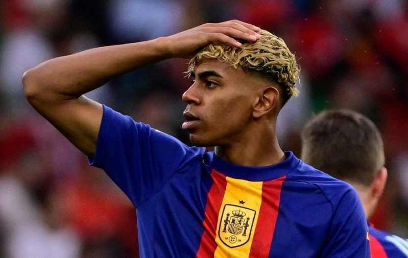 Pahandus Kataloonias: UEFA trahvis Barcelona staare ja määras Flickile juhendamiskeelu