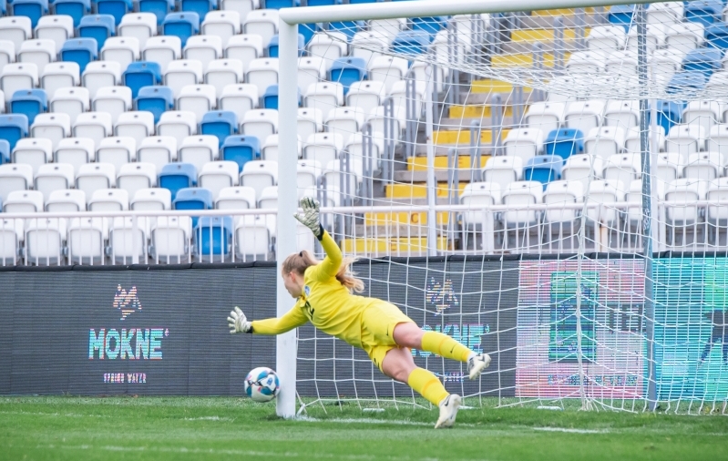 Seni on Käpa Eesti naiste koondist esindanud seitsmel korral. Foto: Liisi Troska / jalgpall.ee