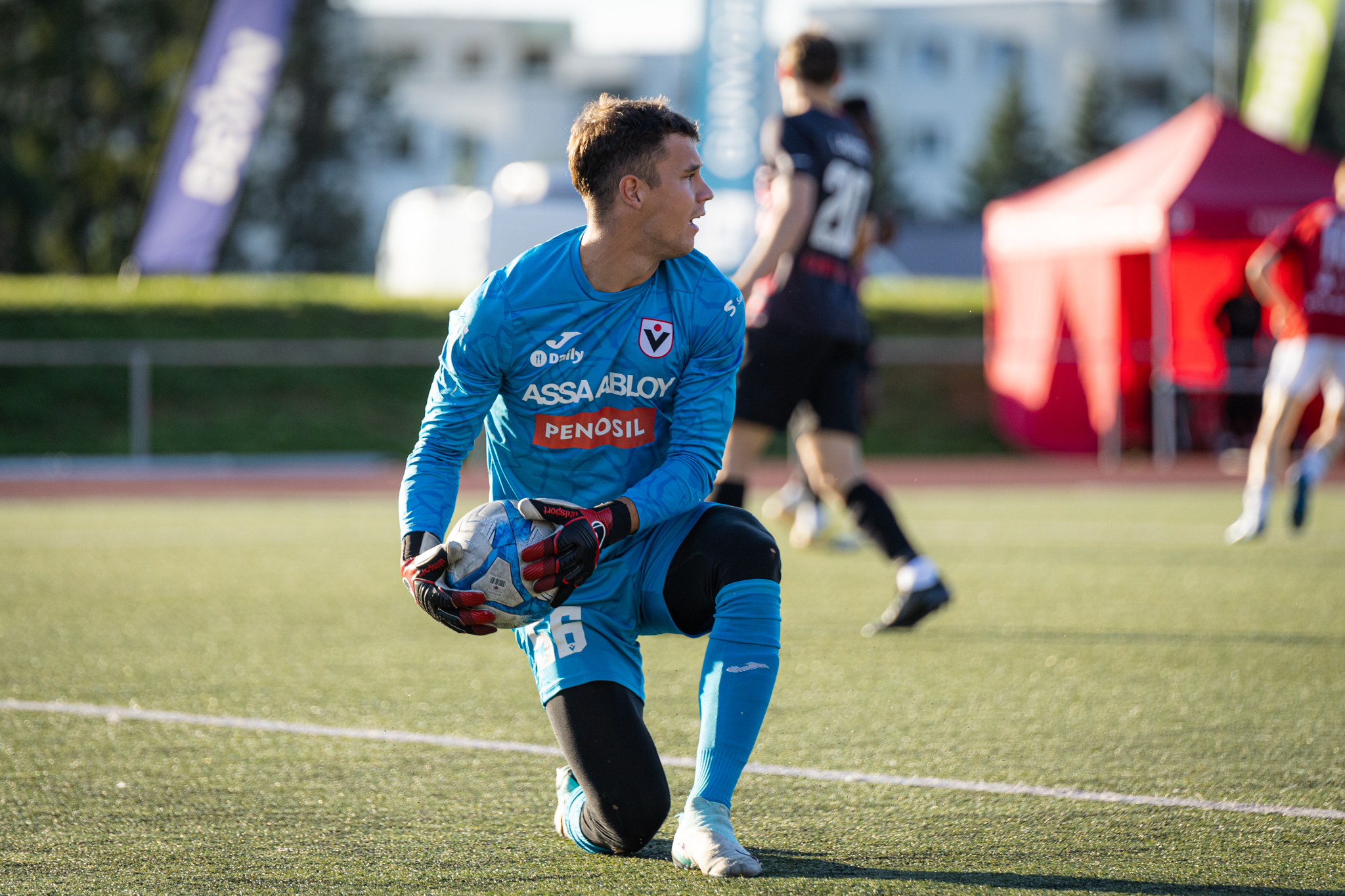 Endine Viimsi ründaja kostitas kunagist koduklubi duubliga, mõlemad väravavahid saadeti platsilt minema