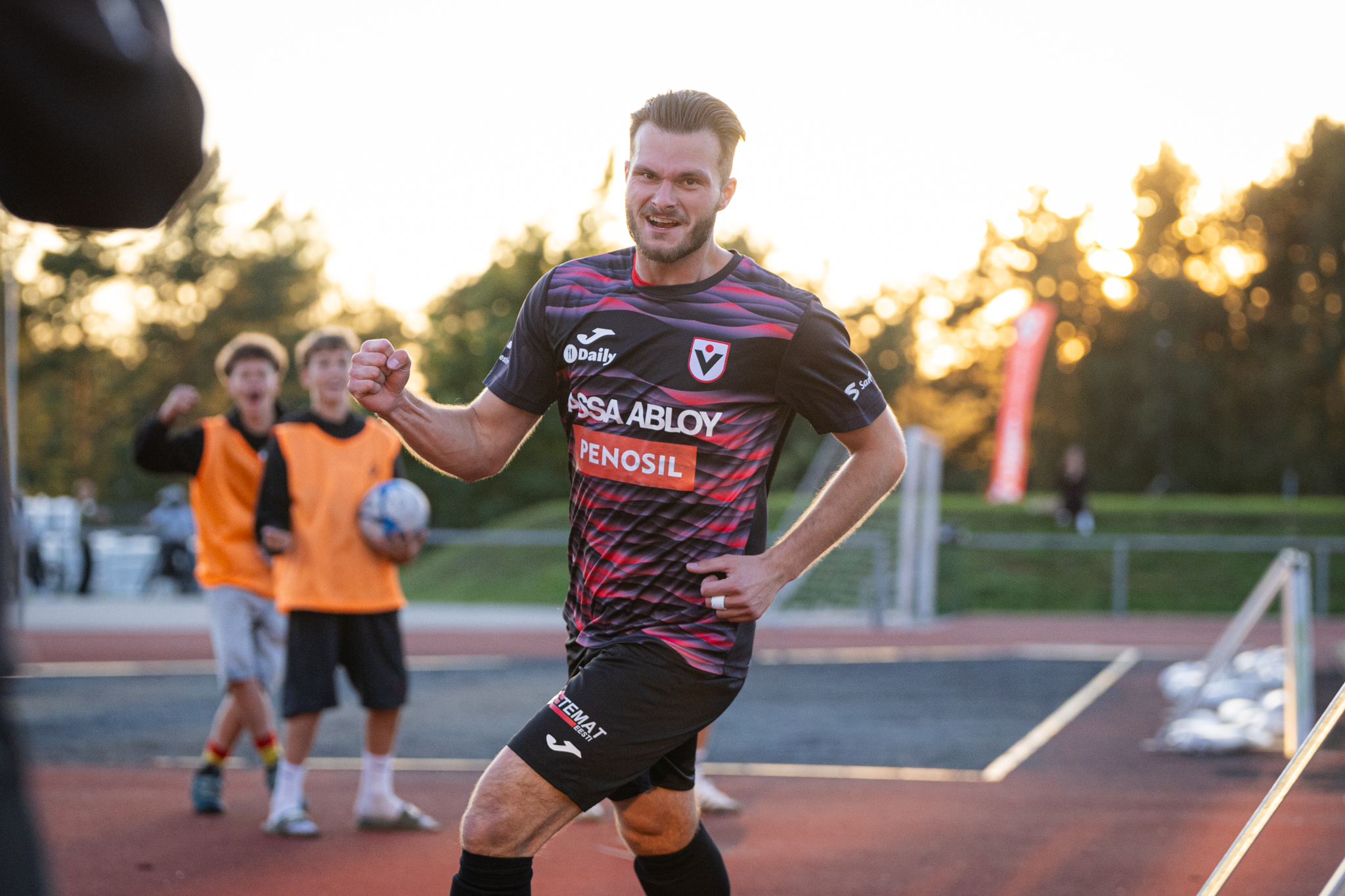 VAATA JÄRELE: Viimsi kasutas Vetkali eksimuse ära ja alistas kümnekesi lõpetanud Kalevi  (Flora sai duublite lahingus jagu Kaljust) 