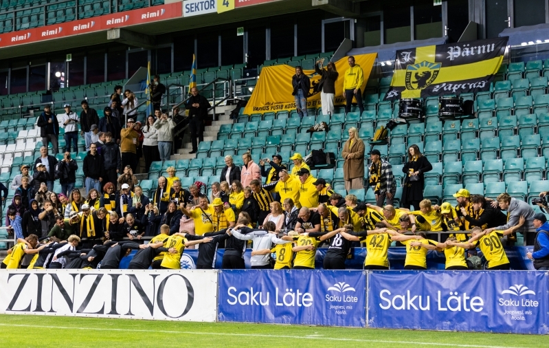 Vaprus tähistas võitu suure fännipundiga. Foto: Jana Pipar