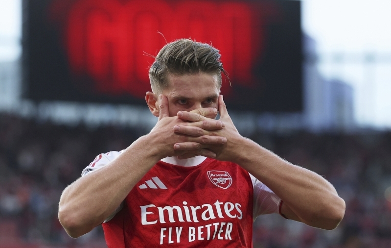 Arsenal sai kaks väravat ootamatust ja kaks oodatud kohast, andis 15-aastasele debüüdi, kuid kaotas kaks põhimeest