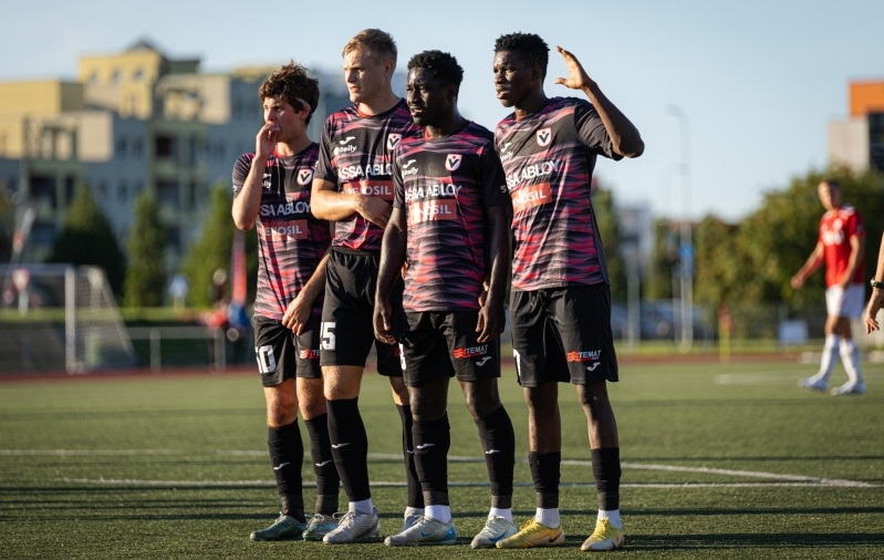 Kiire punase kaardi saanud Viimsi libises Nõmme Unitedist kolme punkti võrra kaugemale