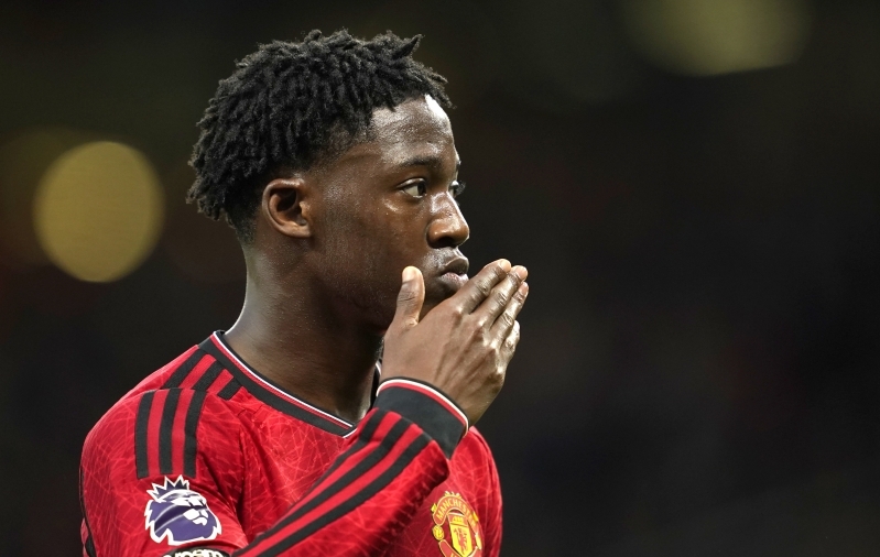 Kobbie Mainoo karj&auml;&auml;r Unitedis on ummikusse jooksmas. Foto: Scanpix / Dave Thompson / AP