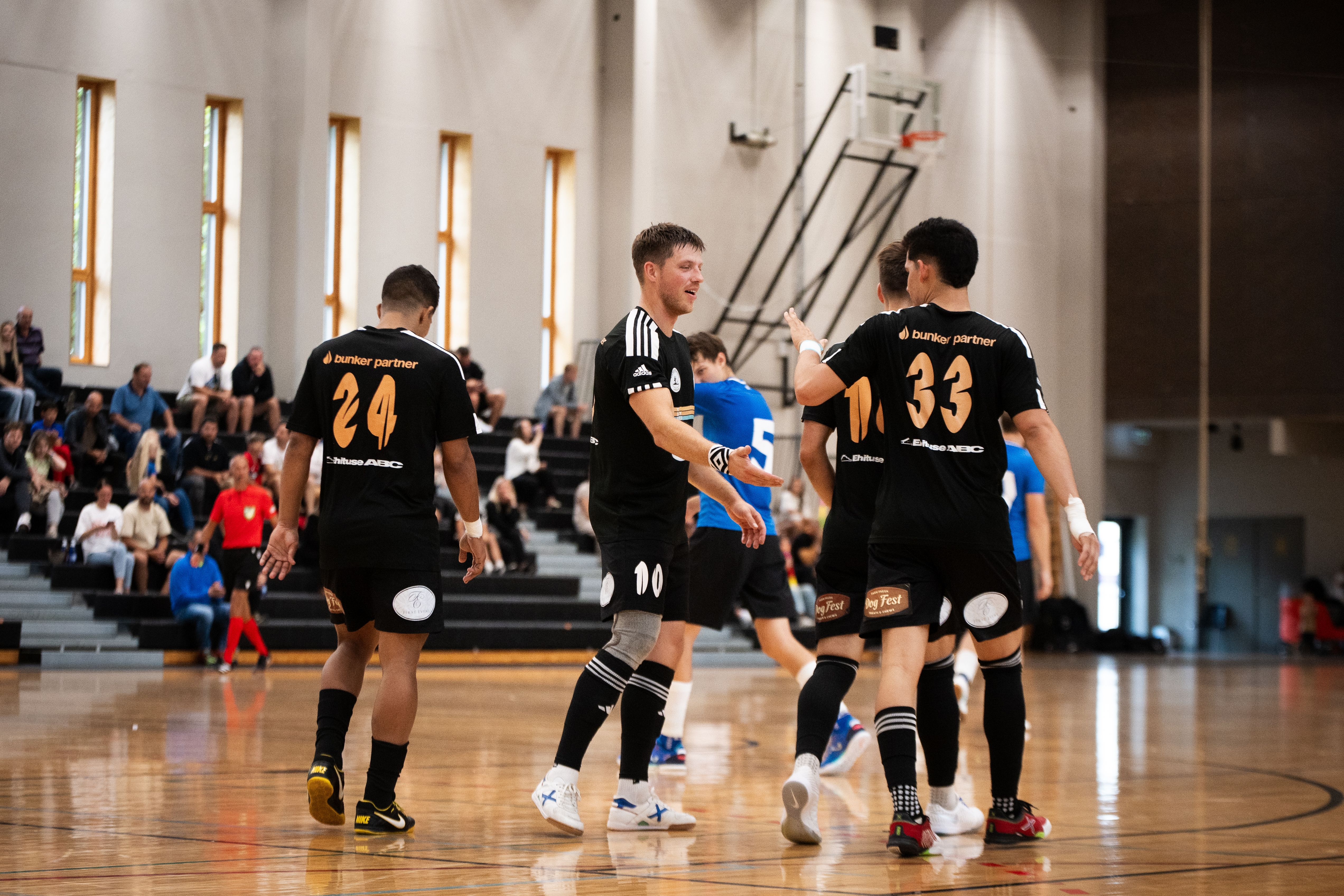 VAATA JÄRELE: löömatu tabelijuht küttis kaks punast võtnud uustulnukale sauna