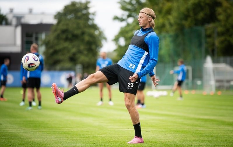 Vlasi Sinjavski on Jürgen Henni sõnul mitmekülgne mängija. Foto: Liisi Troska / jalgpall.ee