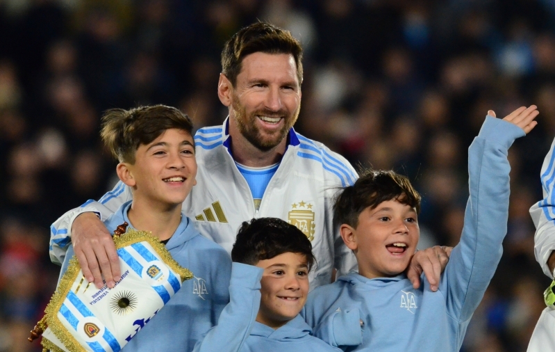 Messi viimane kodune tants: kahe väravaga hüvasti jätnud legend tõi 85 000 inimesele pisarad silma  (+ kolm koondist MM-ile!) 