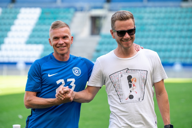 Taijo Teniste ja Markus Jürgenson - eakaaslased, tartlased, sõbrad - aga väga harva koos ühes meeskonnas väljakul! Foto: Liisi Troska / jalgpall.ee