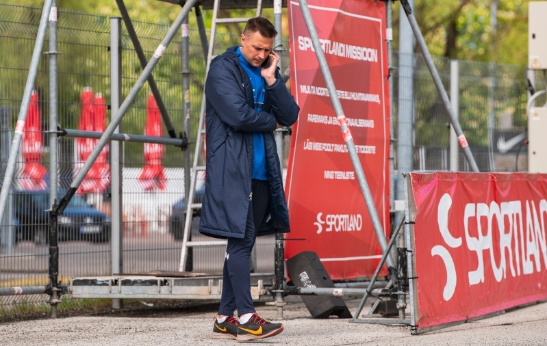 Kamsil oli kiire isegi peale siinse üleminekuakna sulgumist. Foto: Liisi Troska / jalgpall.ee