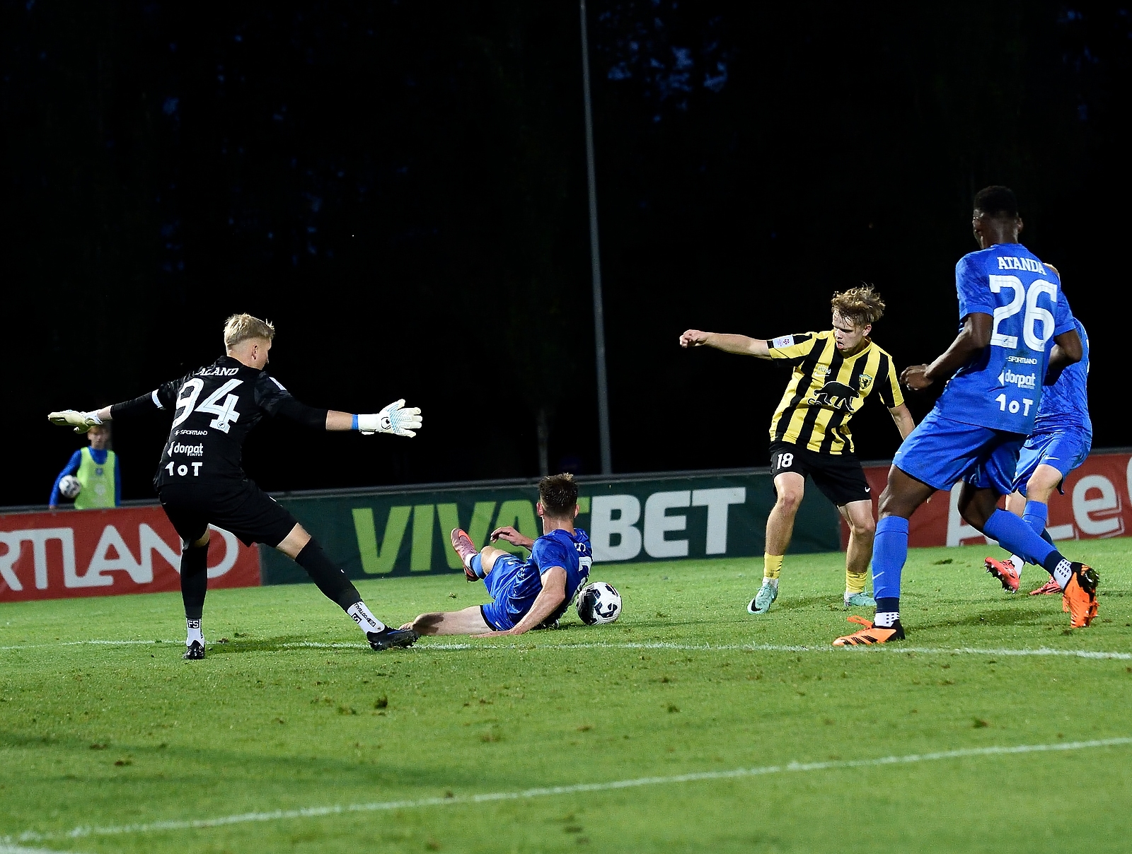 Aland Marten-Chris Paalbergi ja Vaprusega madistamas. Foto: Imre Pühvel