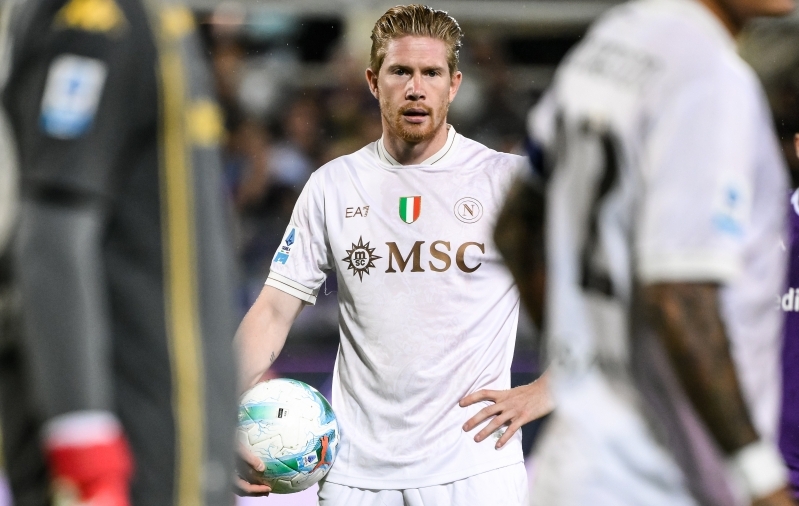 Suvel Itaaliasse kolinud kuningas Kevin naaseb Manchesteri, debütant reisib 7000 kilomeetrit läände