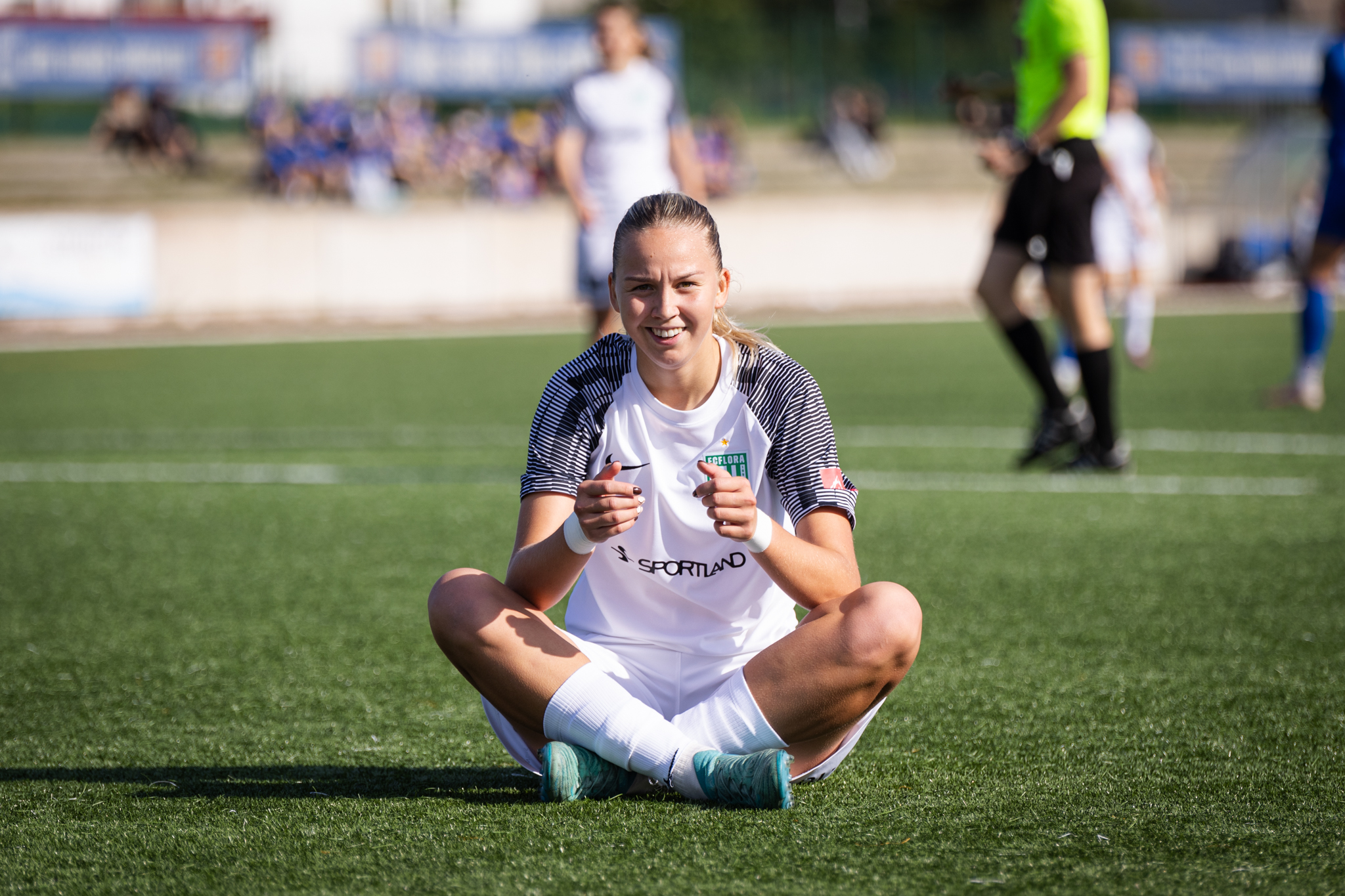 VAATA JÄRELE: Flora lõi lõpetuseks Sakule kuus väravat ja tõstis meistrikarika pea kohale