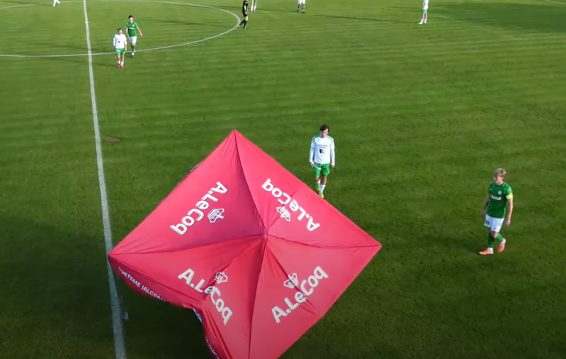 Video: keset Esiliiga mängu lendas telk väljakule