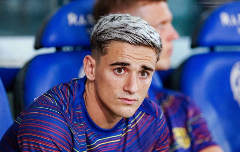 Barcelona noor täht peab karjääris teist korda pikalt põlve ravima