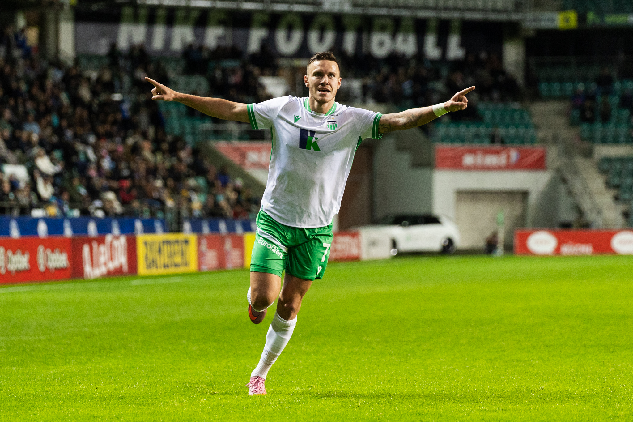 Paidega taasliitus Levadia särgis Eesti meistriks tulnud äärekaitsja