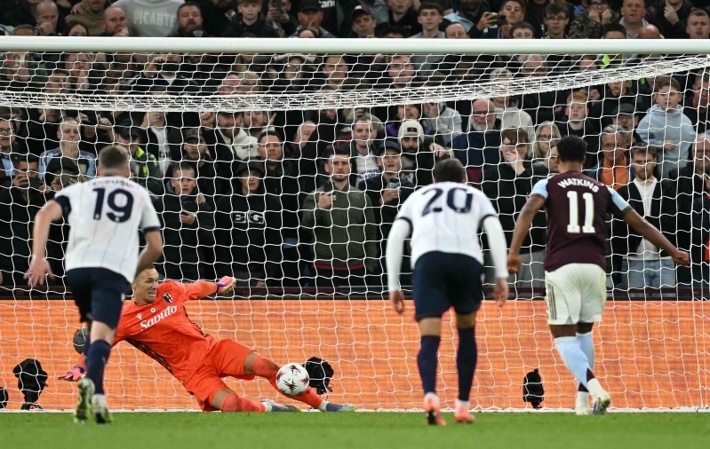 Aston Villa mängiti üle nende enda relvaga: tantsisin ja tõrjusin nagu Dibu Martinez