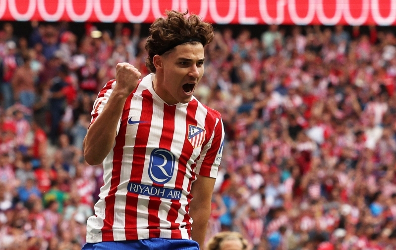 Madrid on sinipunane! Atletico lükkas derbis selja seinast lahti ja kinkis Alonsole esimese kaotuse