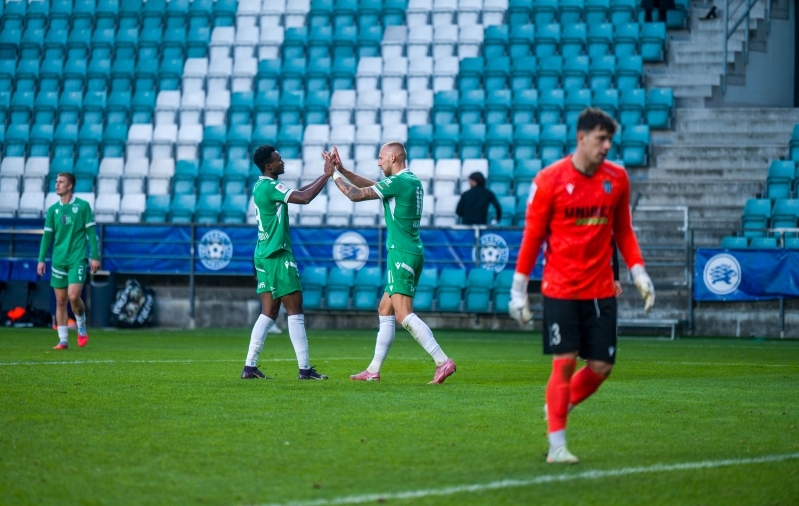 Kalevist jagu saanud Levadia hingab Florale kuklasse. Foto: Anna Andreas