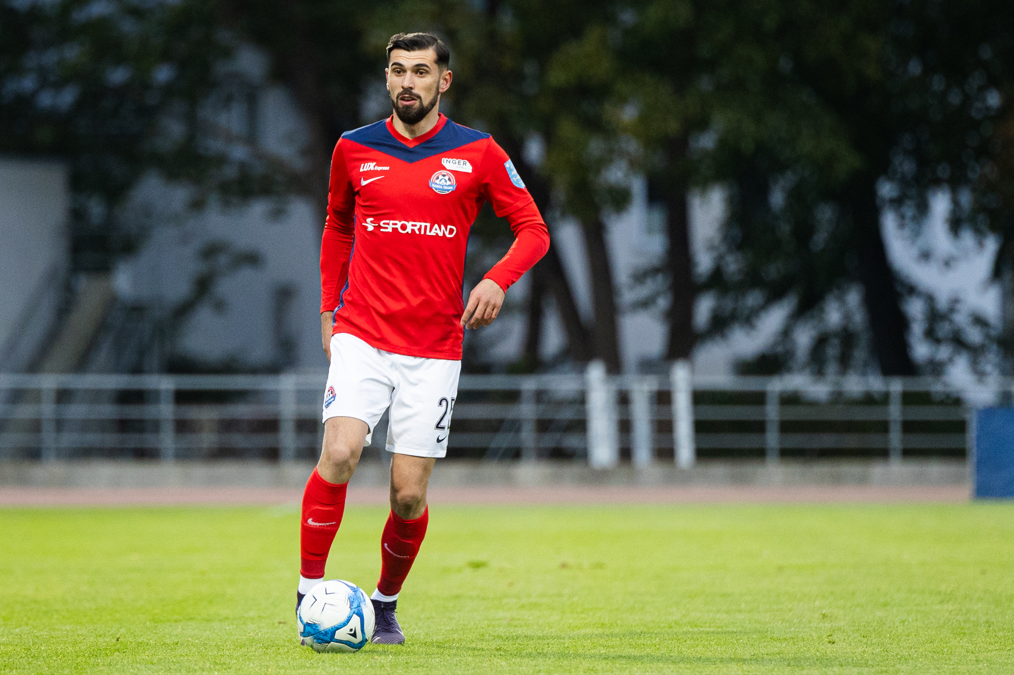 Trans sõlmis klubis kaks aastat olnud keskkaitsjaga uue sama pika lepingu