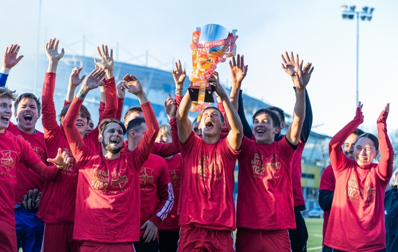 Harju tähistamas esmakordset pääsemist Premium liigasse. Foto: Jana Pipar