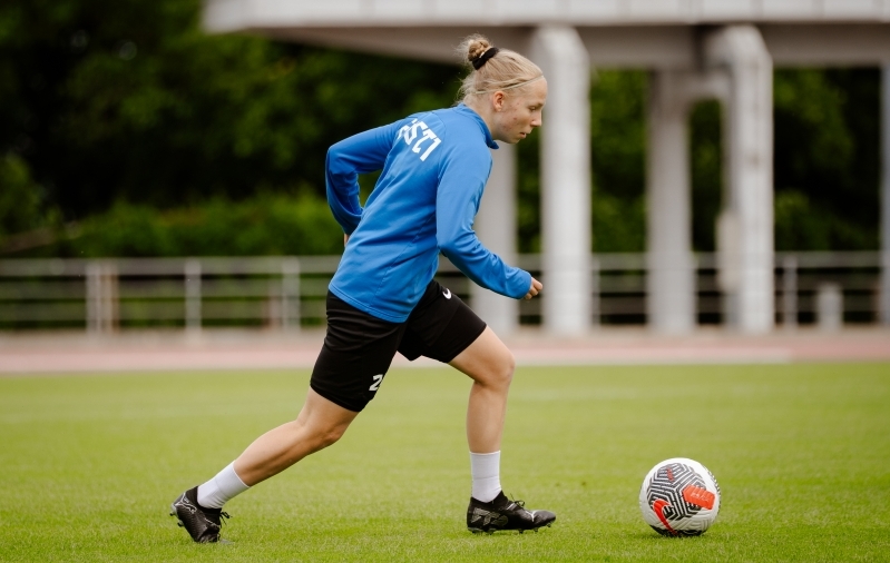 Sarapik on olnud osa A-koondisest, kuid debüüt on veel tegemata. Foto: Liisi Troska / jalgpall.ee